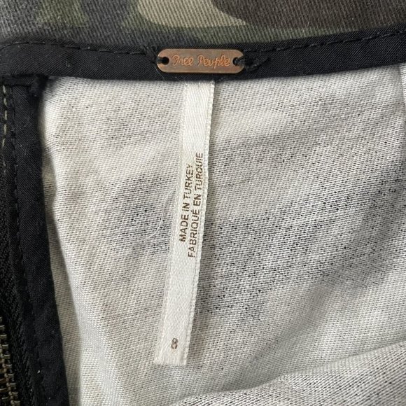 Free People Skirt Womens 8 Green Camo Zip Back Short Stretch Casual Mini - Picture 2 of 7